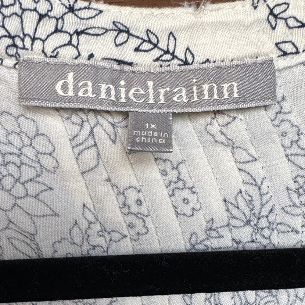 Daniel Rainn White and Gray Paisley Tunic Blouse size 1X - Picture 2 of 5
